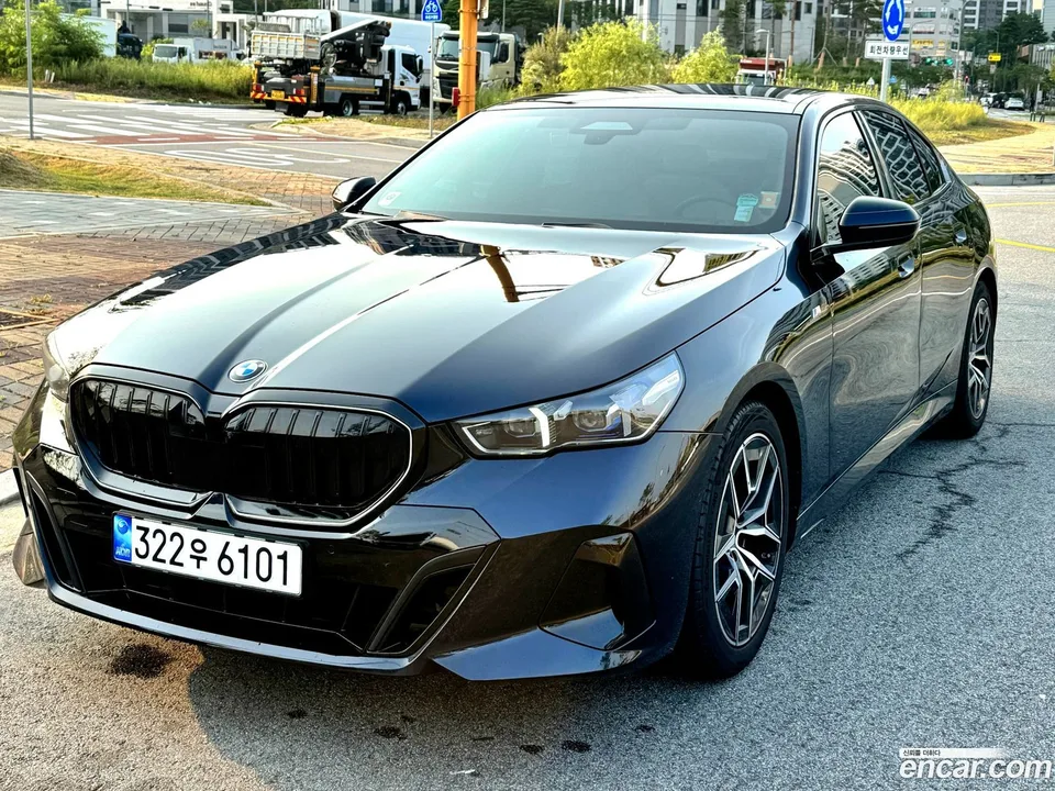 BMW 5 Series 520i M 2024 — фото 1, купить с доставкой в Москву