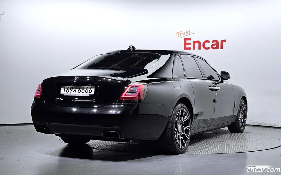 Rolls-Royce Ghost 6.7 V12 2023 — миниатюра 2