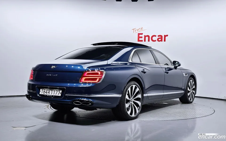 Bentley Flying Spur 4.0 2024 — миниатюра 2