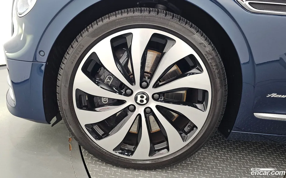 Bentley Flying Spur 4.0 2024 — миниатюра 5