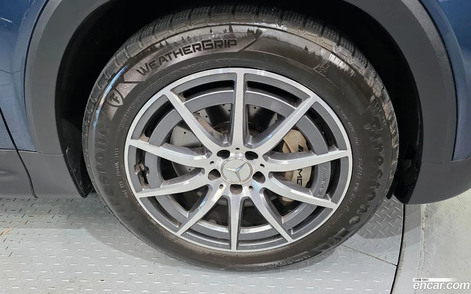 Mercedes-Benz GLB-Class AMG GLB35 4MATIC 2023 — миниатюра 5