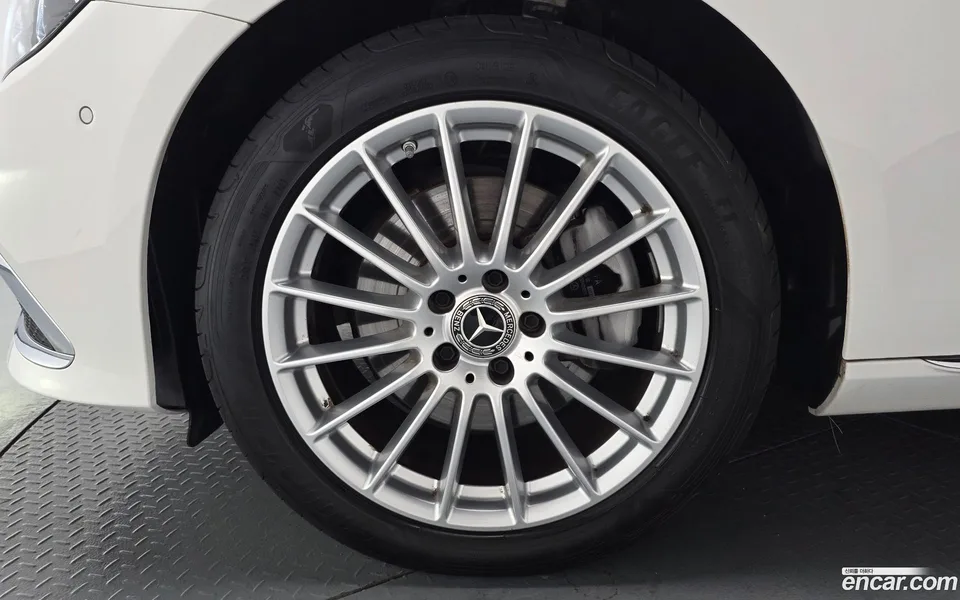 Mercedes-Benz E-Class E220d 4MATIC 2023 — миниатюра 5