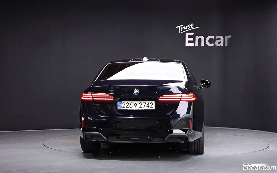 BMW 5 Series 520i M 2023 — миниатюра 3
