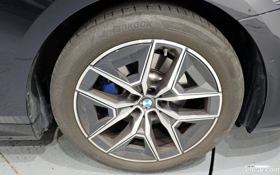 BMW 5 Series 520i M 2023 — миниатюра 5
