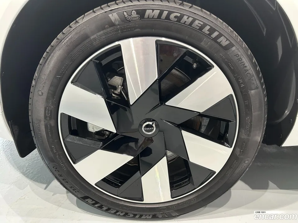 Volvo XC60 T8 2025 — миниатюра 5