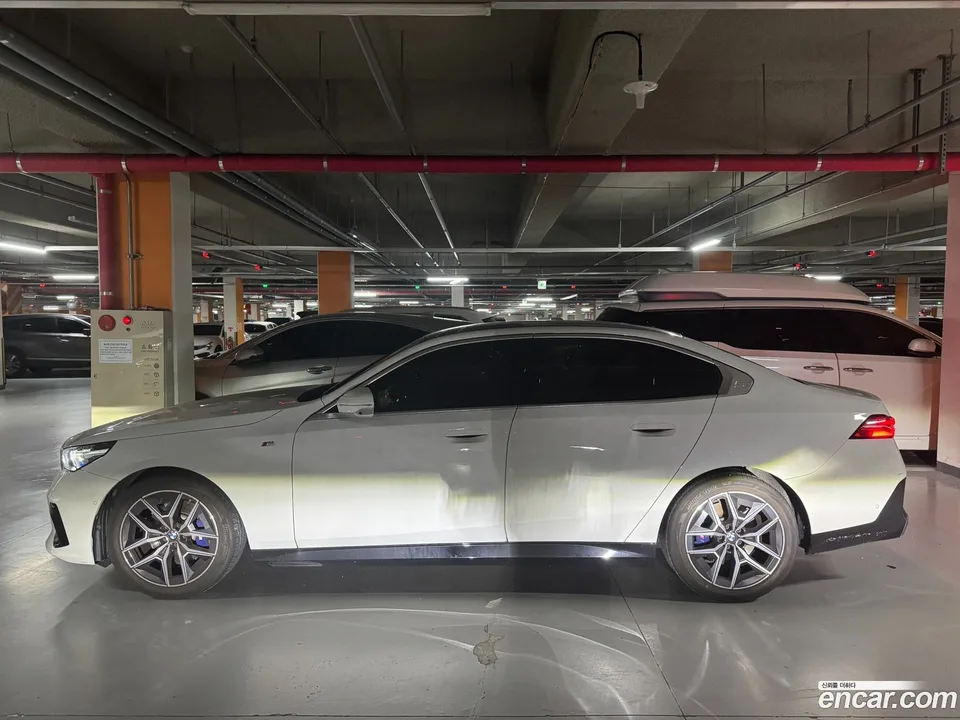 BMW 5 Series 520i M 2024 — миниатюра 2