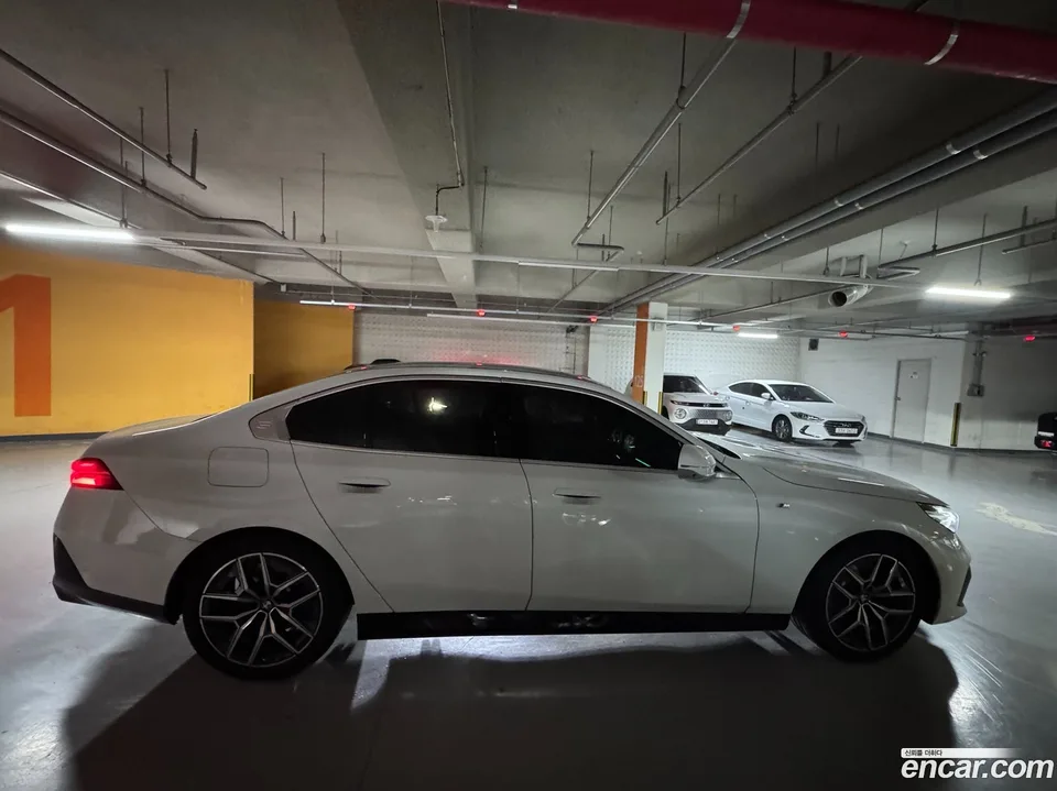 BMW 5 Series 520i M 2024 — миниатюра 3
