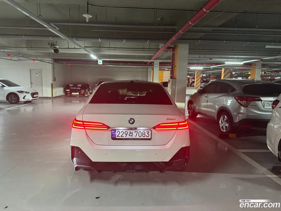 BMW 5 Series 520i M 2024 — миниатюра 4