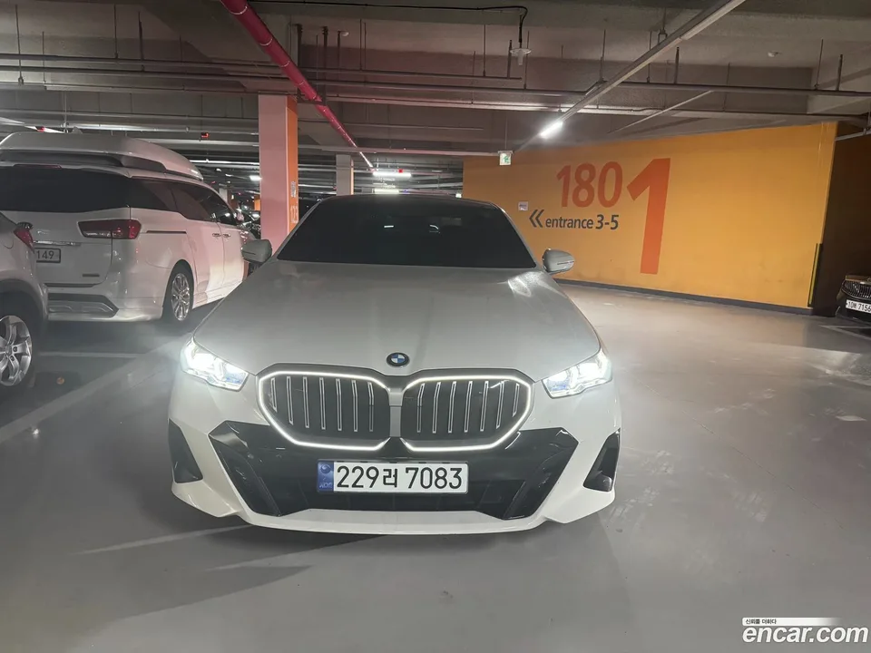 BMW 5 Series 520i M 2024 — фото 1, купить с доставкой в Москву