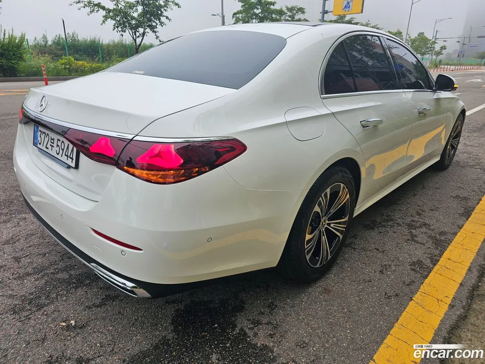 Mercedes-Benz E-Class E200 2025 — миниатюра 5