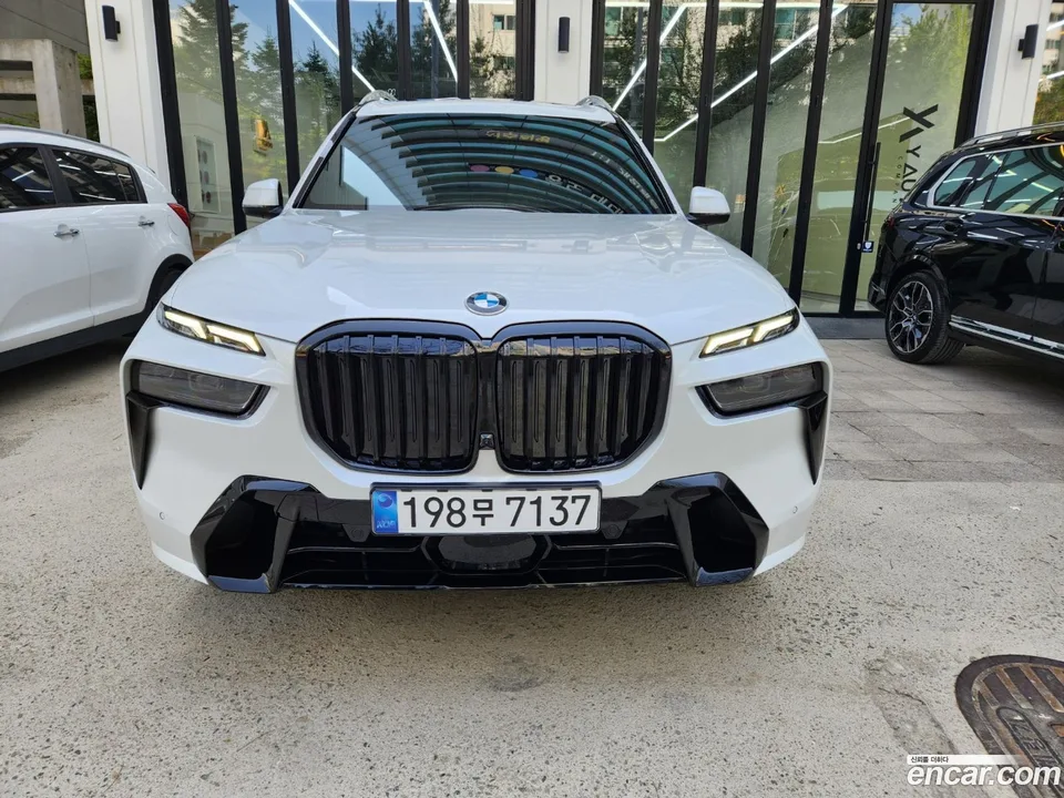 BMW X7 xDrive 40i M 6 2025 — фото 1, купить с доставкой в Москву