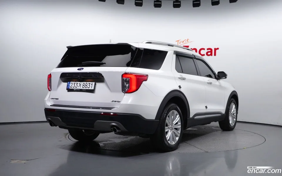 Ford Explorer 2.3 4WD 2023 — миниатюра 2