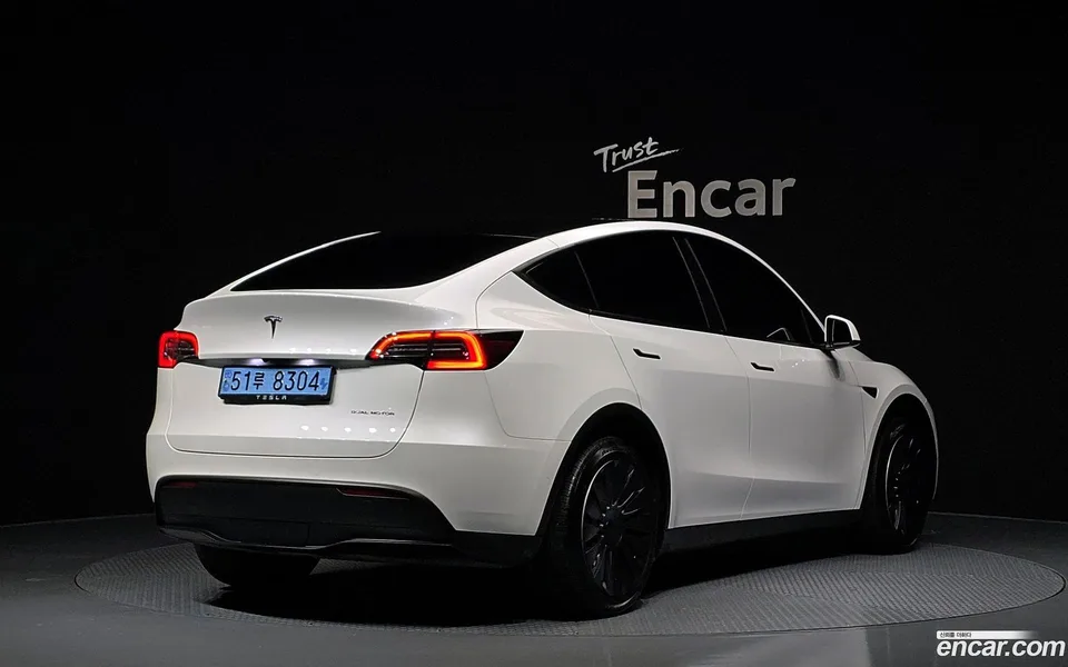 Tesla Model Y AWD 2022 — миниатюра 2