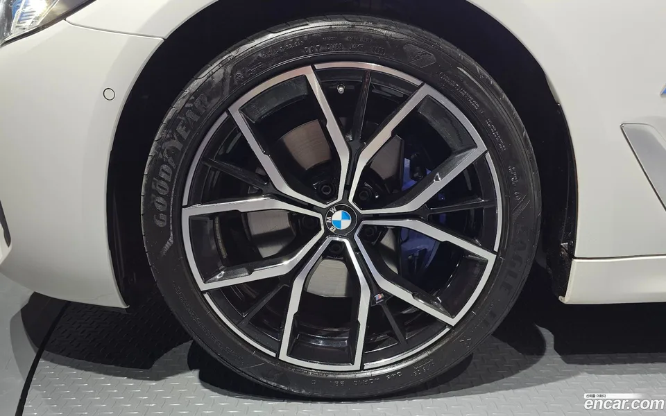 BMW 5 Series 530i xDrive M 2023 — миниатюра 5