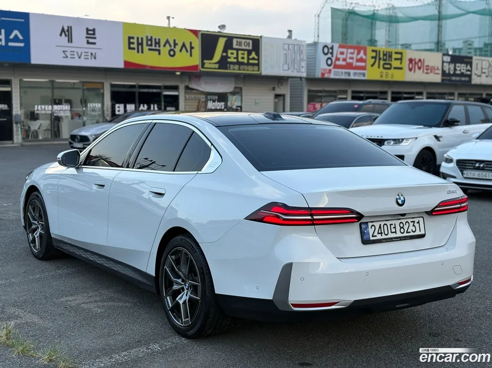 BMW 5 Series 520i 2024 — миниатюра 2