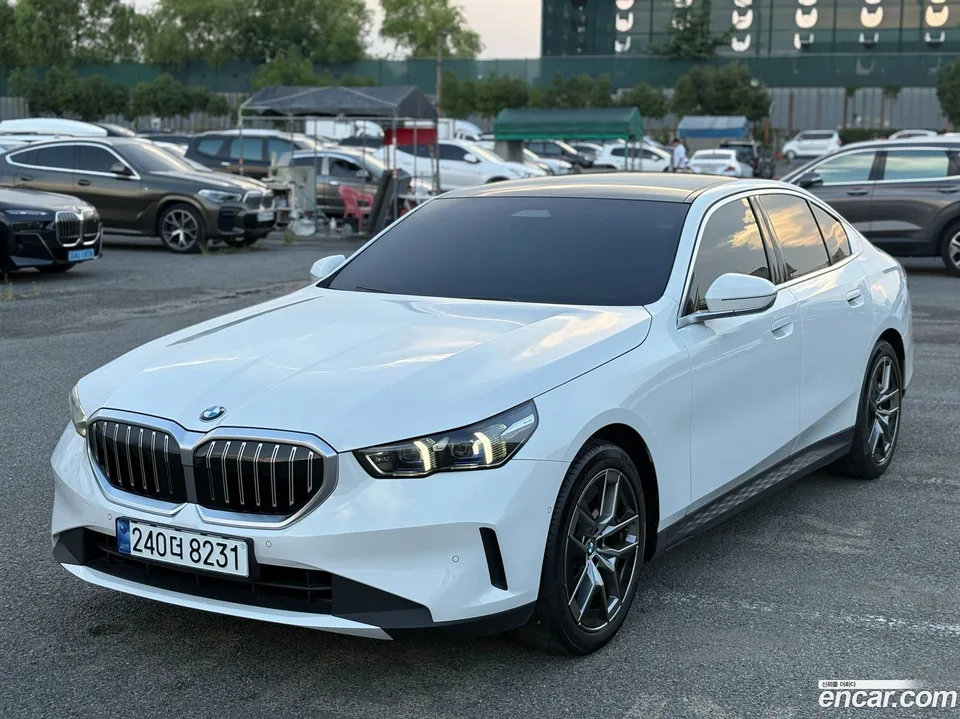 BMW 5 Series 520i 2024 — фото 1, купить с доставкой в Москву