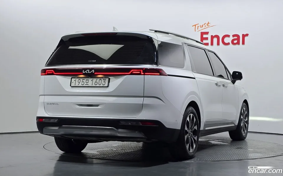 Kia Carnival 7 2023 — миниатюра 2