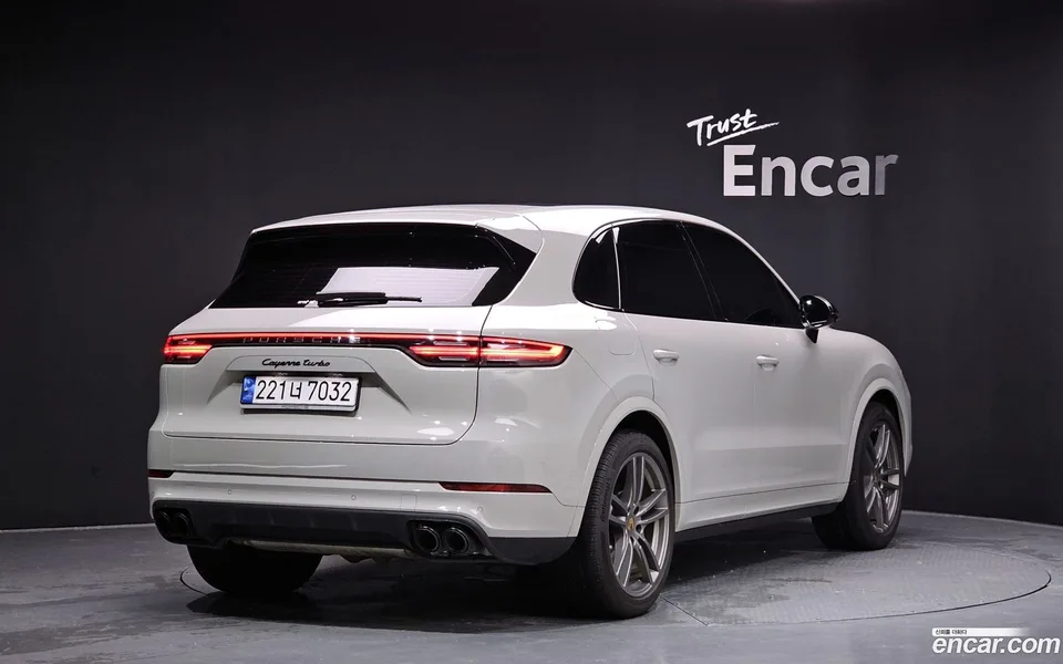 Porsche Cayenne 4.0 2023 — миниатюра 2