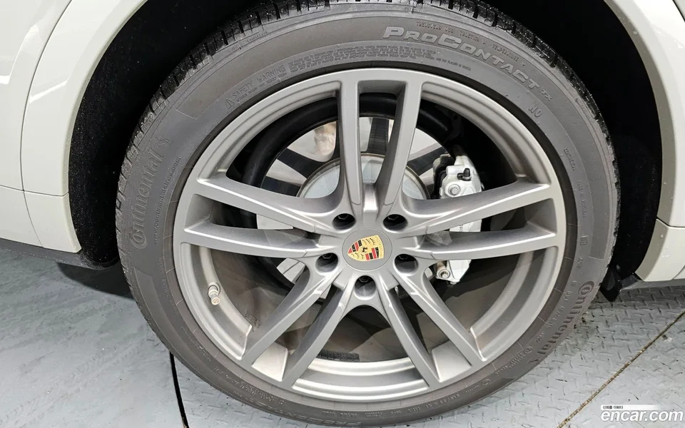 Porsche Cayenne 4.0 2023 — миниатюра 5