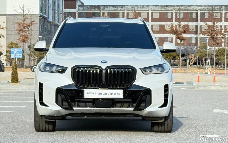 BMW X5 xDrive 50e M 2025 — миниатюра 3