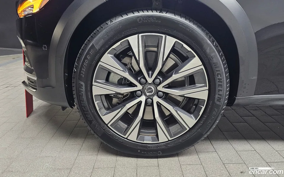 Volvo V90 Cross Country B5 AWD 2023 — миниатюра 5
