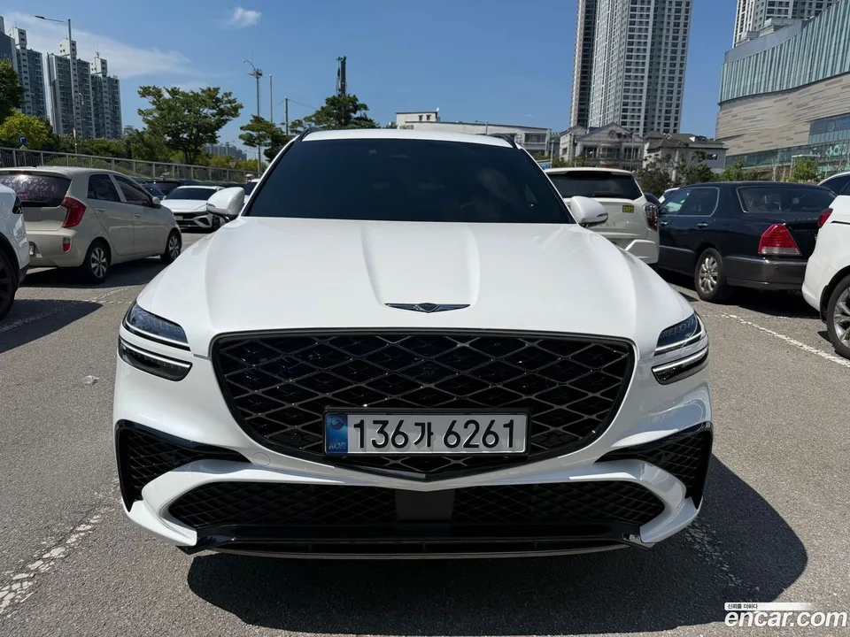 Genesis GV70 2.5T 2WD 2025 — фото 1, купить с доставкой в Москву