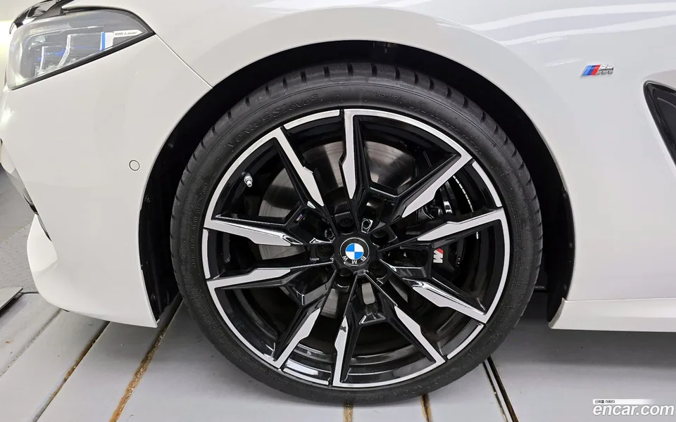 BMW 8 Series M850i xDrive 2025 — миниатюра 5