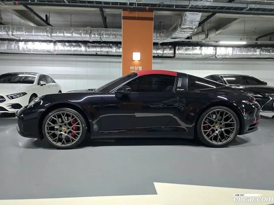 Porsche 911 (992) 4S 2024 — миниатюра 2