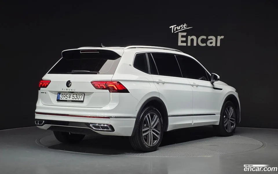 Volkswagen Tiguan Allspace 2.0 TSI R-Line 2023 — миниатюра 2