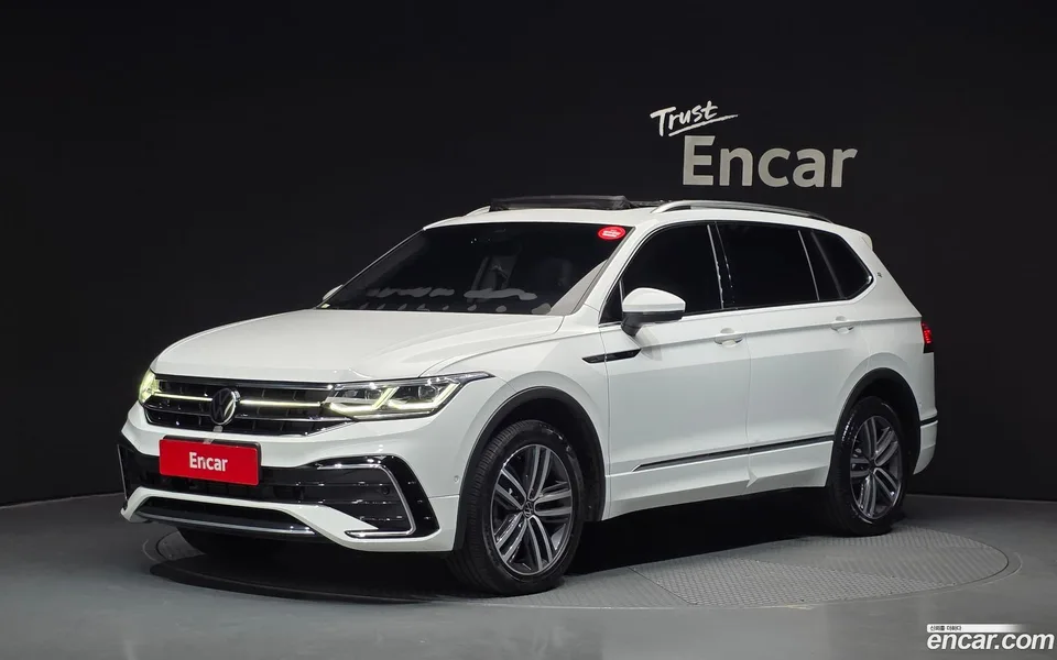 Volkswagen Tiguan Allspace 2.0 TSI R-Line 2023 — фото 1, купить с доставкой в Москву