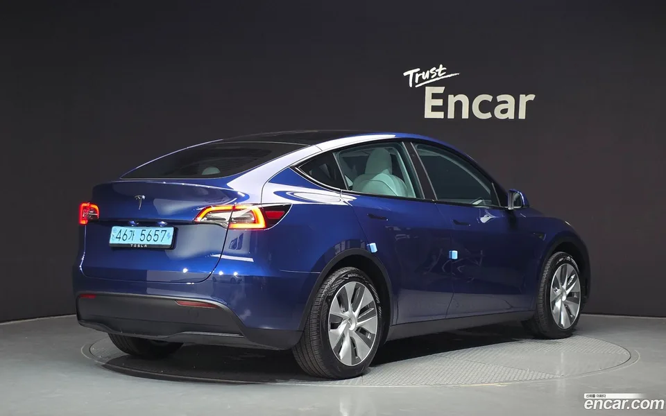 Tesla Model Y RWD 2024 — миниатюра 2