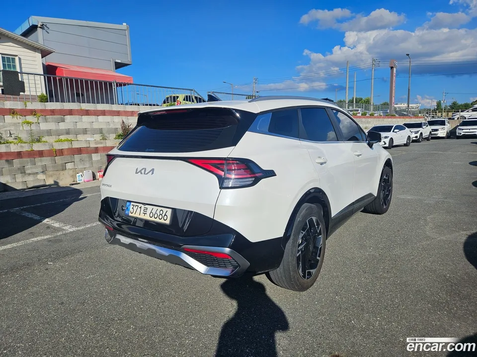 Kia Sportage 1.6 2WD 2023 — миниатюра 4