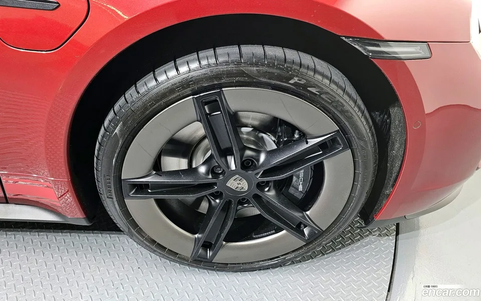 Porsche Taycan 2025 — миниатюра 5