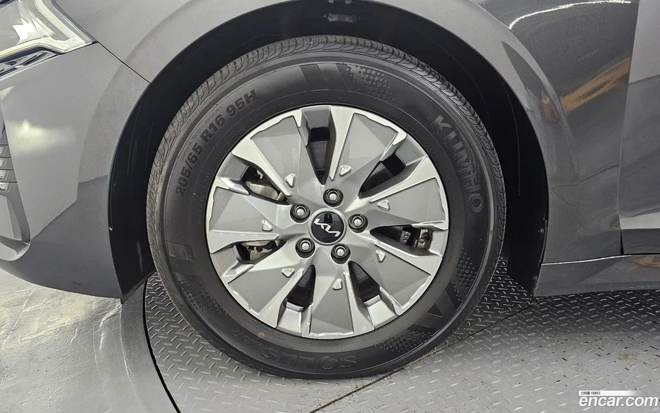 Kia K5 Hybrid 2023 — миниатюра 5