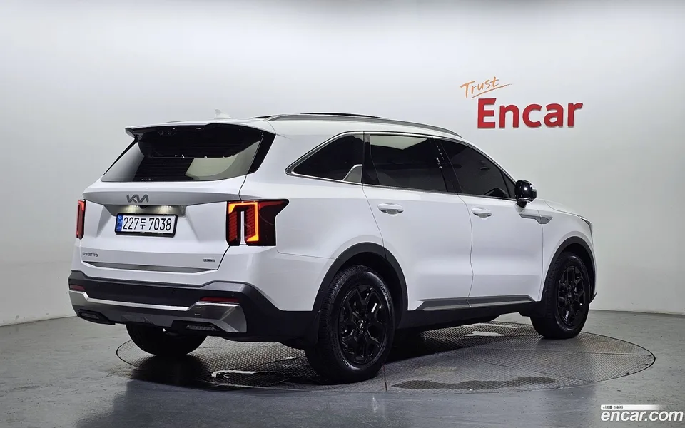 Kia Sorento HEV 1.6 2WD 2023 — миниатюра 2