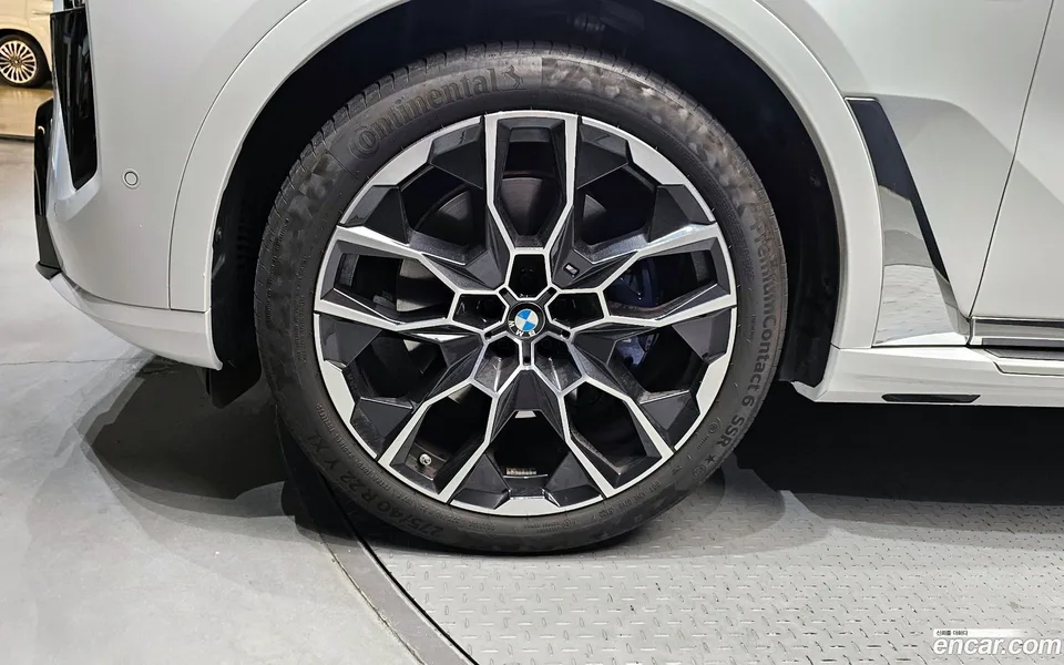 BMW X7 xDrive 40i M 6 2023 — миниатюра 5