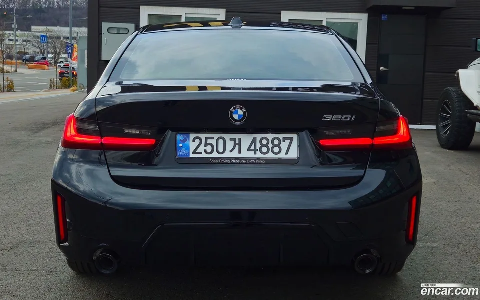 BMW 3 Series 320i M 2025 — миниатюра 5