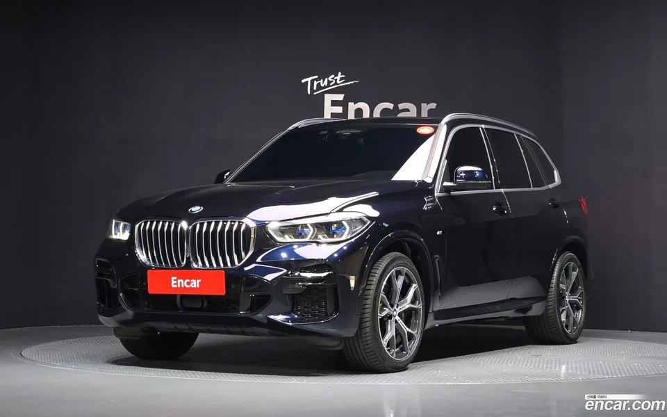 BMW X5 xDrive 40i M 2023 — фото 1, купить с доставкой в Москву
