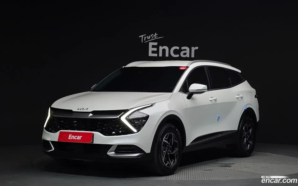 Kia Sportage 2.0 2WD 2023 — фото 1, купить с доставкой в Москву