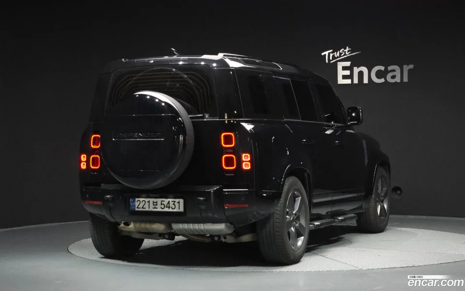 Land Rover Defender 130 D300 X- HSE 2025 — миниатюра 2