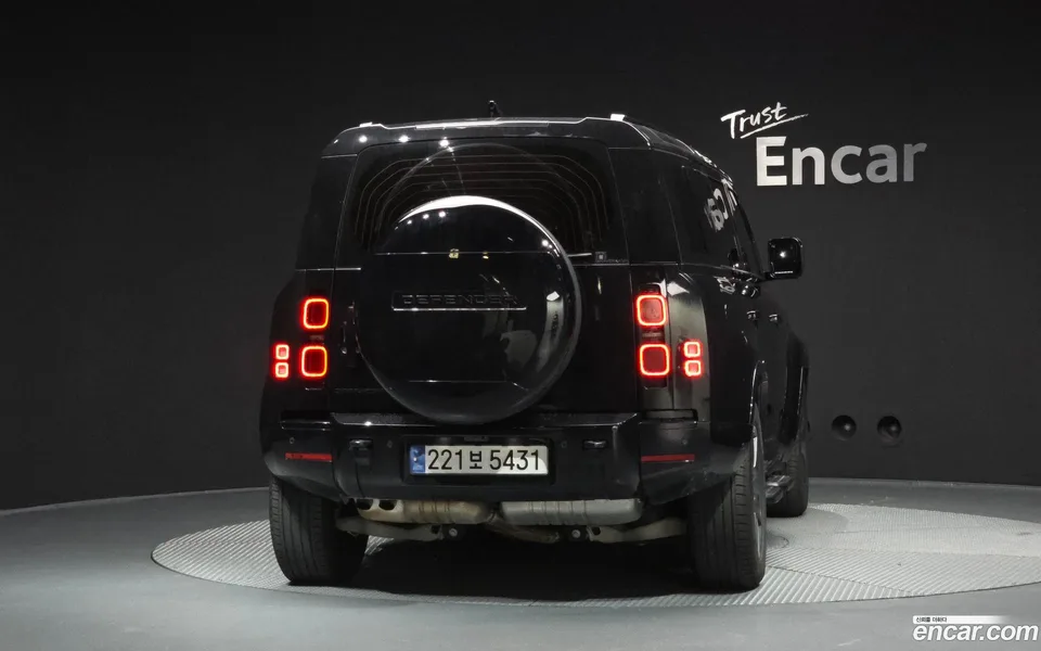 Land Rover Defender 130 D300 X- HSE 2025 — миниатюра 4