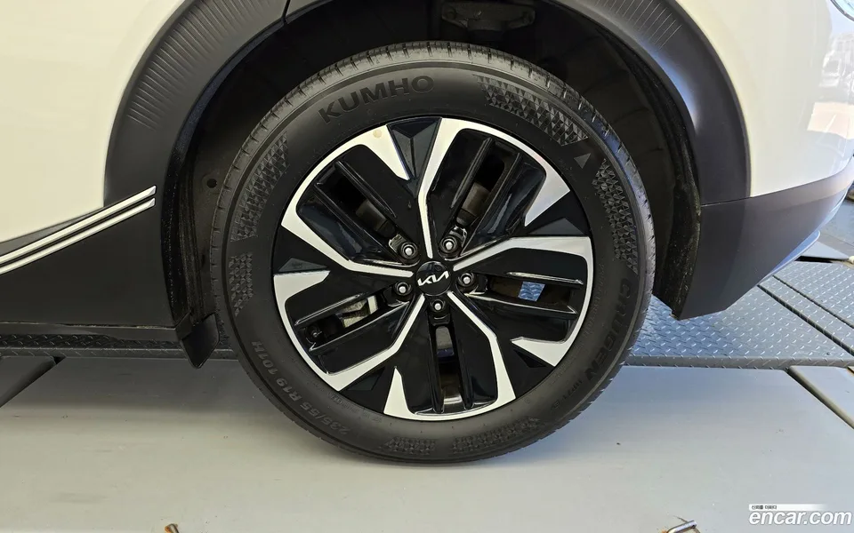 Kia EV6 2023 — миниатюра 5