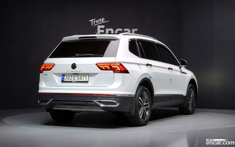 Volkswagen Tiguan Allspace 2.0 TSI 2023 — миниатюра 2