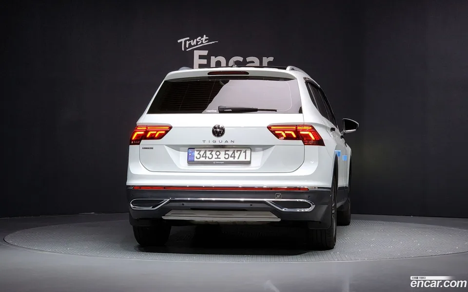 Volkswagen Tiguan Allspace 2.0 TSI 2023 — миниатюра 4