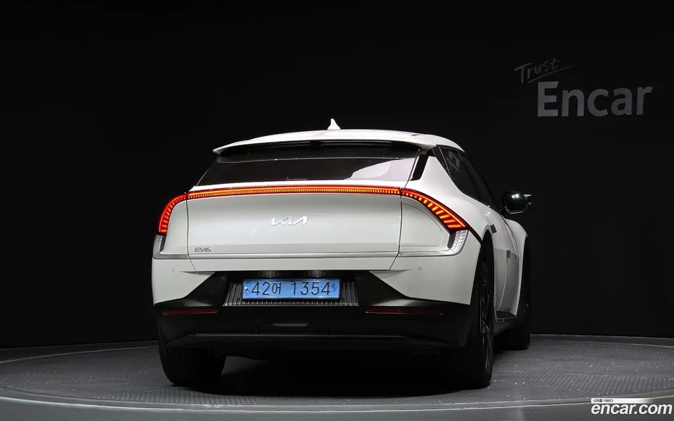 Kia EV6 2023 — миниатюра 4