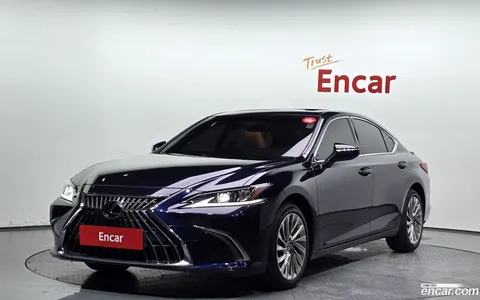 Lexus ES 300h 2023 купить в Москве