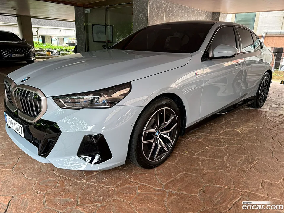 BMW 5 Series 520i M 2025 — миниатюра 2