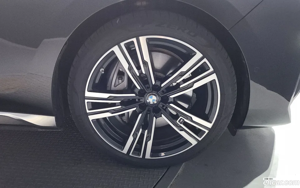 BMW 7 Series 750e xDrive M 2024 — миниатюра 5