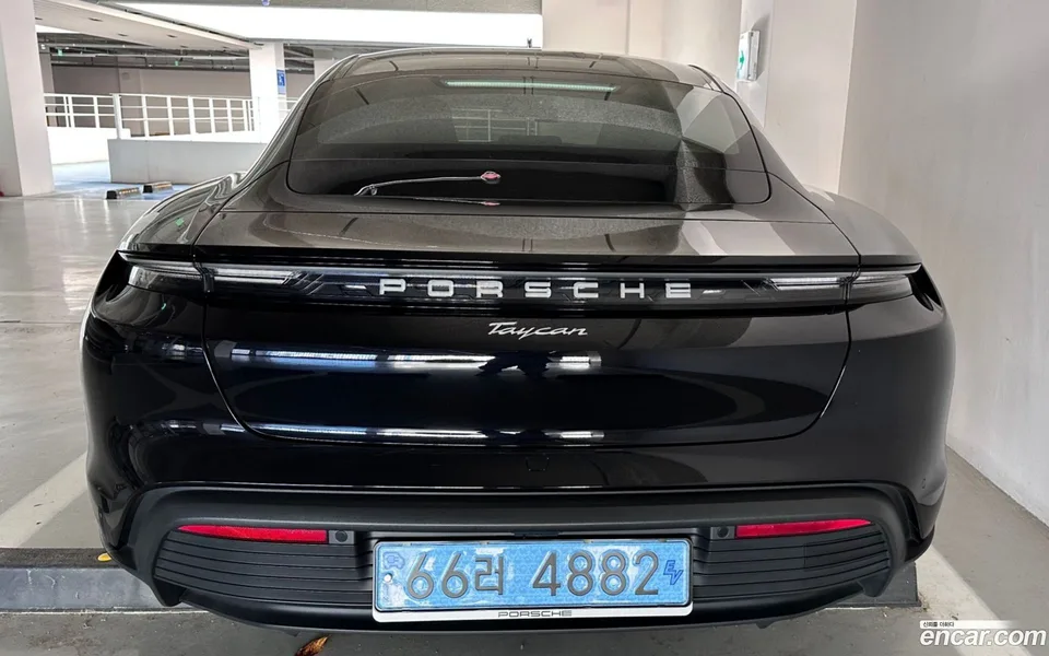 Porsche Taycan 2024 — миниатюра 4