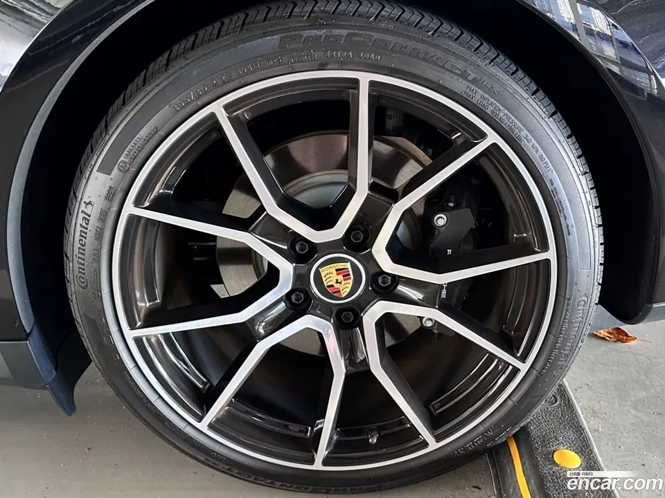 Porsche Taycan 2024 — миниатюра 5